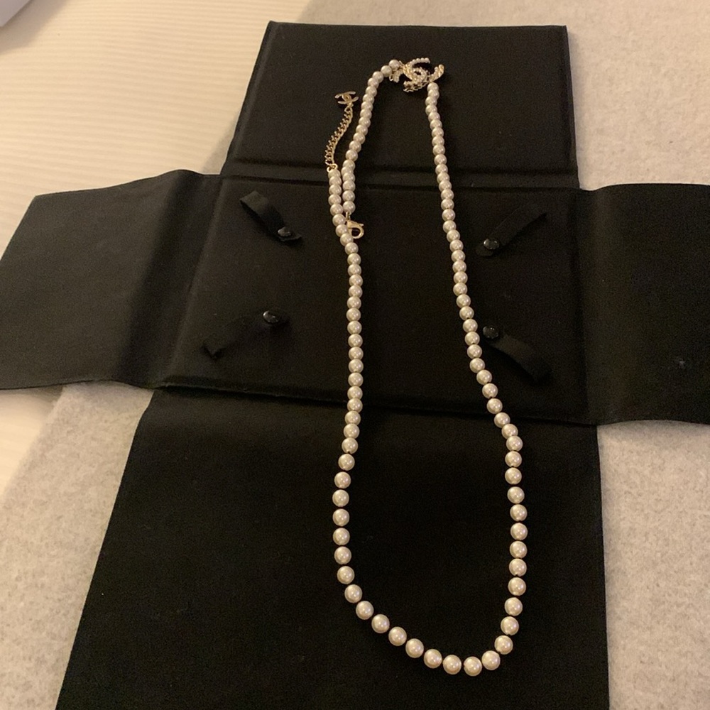 Collectible authentic Pearls long  authentic  Chanel  Necklace, brand new! - Picture 17 of 17